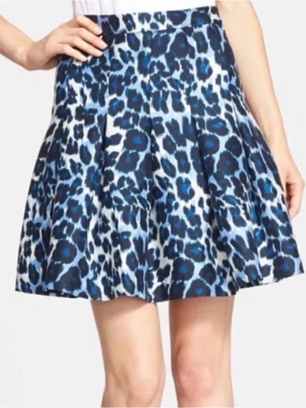 Diane Von Furstenberg Skirt leopard
Size 2 cheetah 55% Cotton 45% Silk